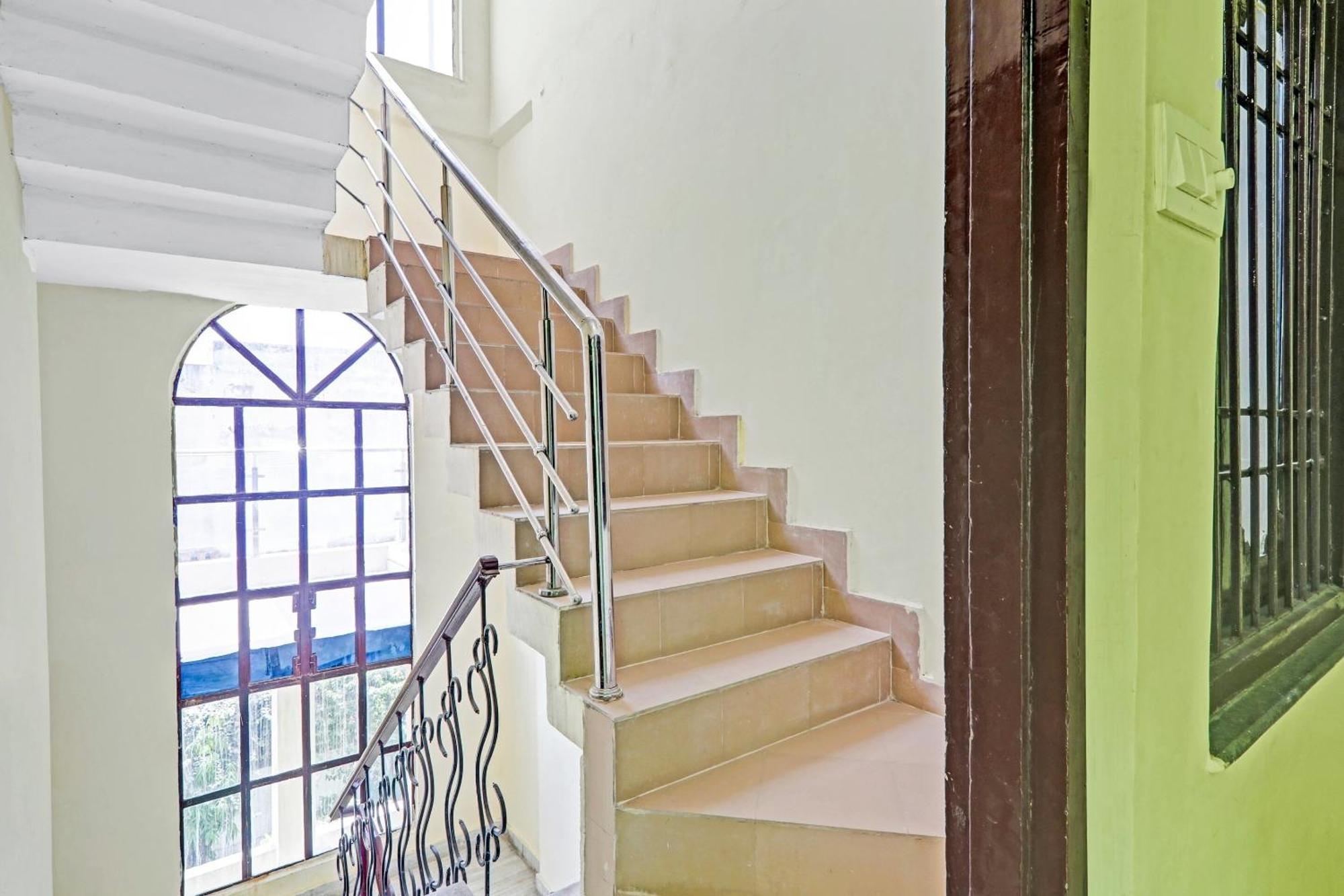 Capital O Phenix Elite Near Phoenix United Lucknow Exterior foto