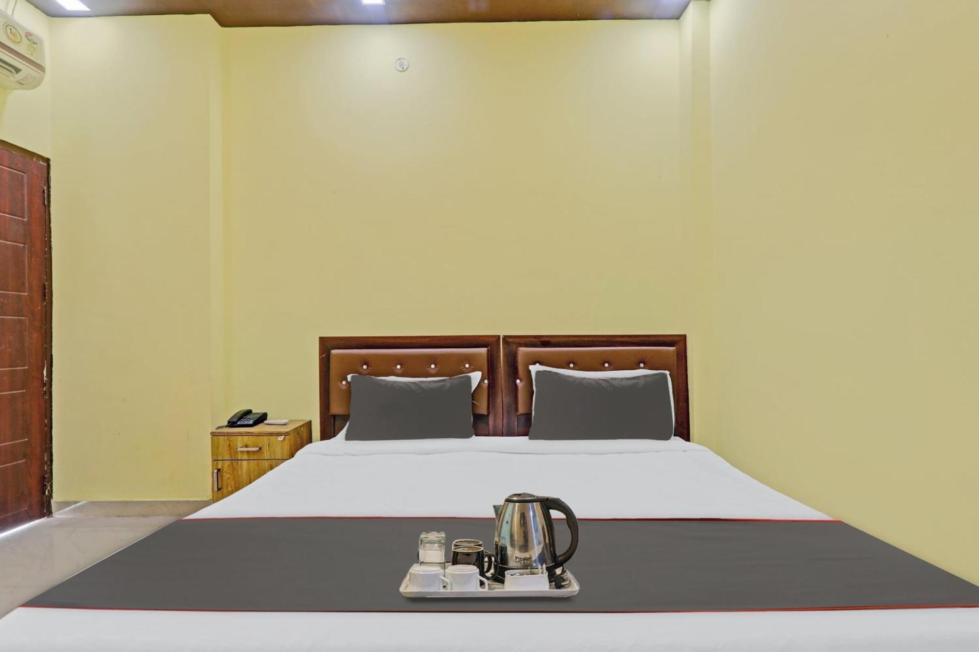 Capital O Phenix Elite Near Phoenix United Lucknow Exterior foto