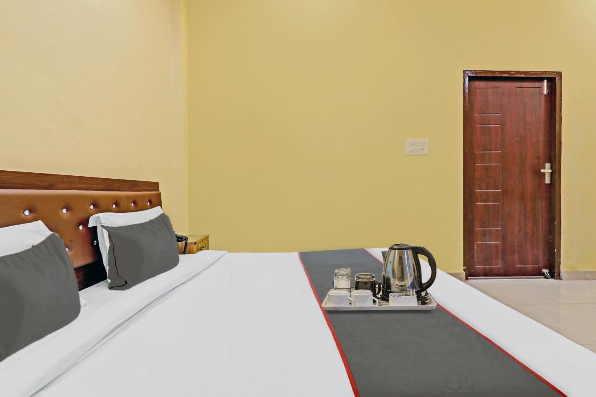 Capital O Phenix Elite Near Phoenix United Lucknow Exterior foto