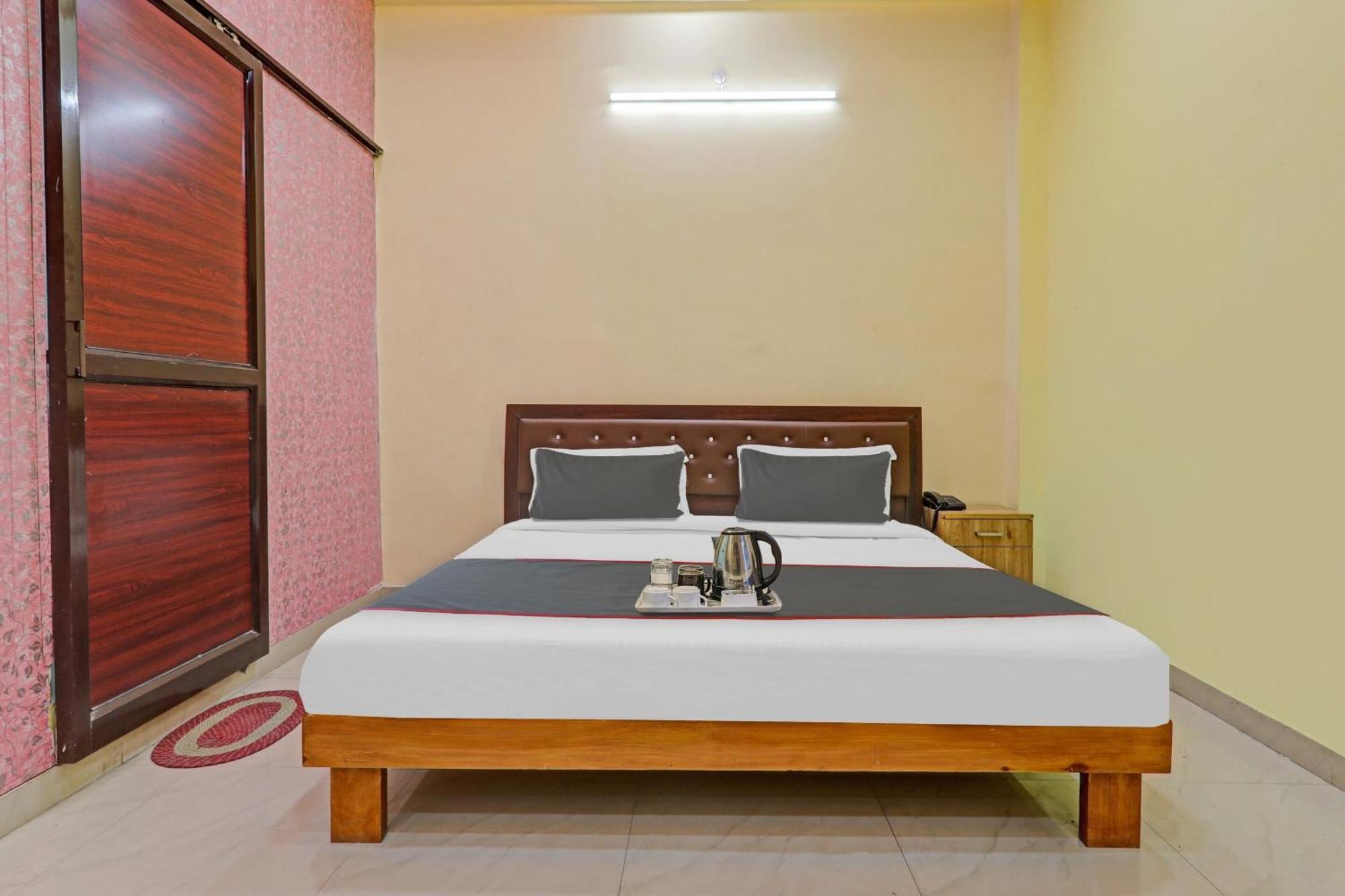 Capital O Phenix Elite Near Phoenix United Lucknow Exterior foto