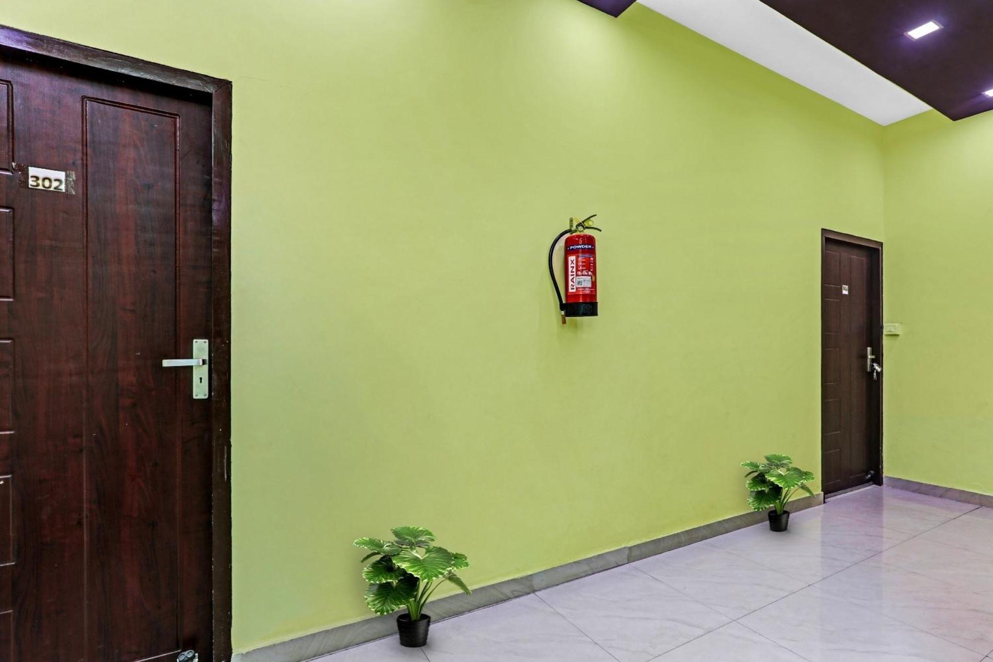 Capital O Phenix Elite Near Phoenix United Lucknow Exterior foto